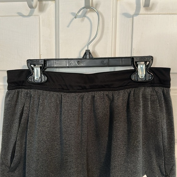 Adidas Men’s Basketball short size small - Picture 3 of 4